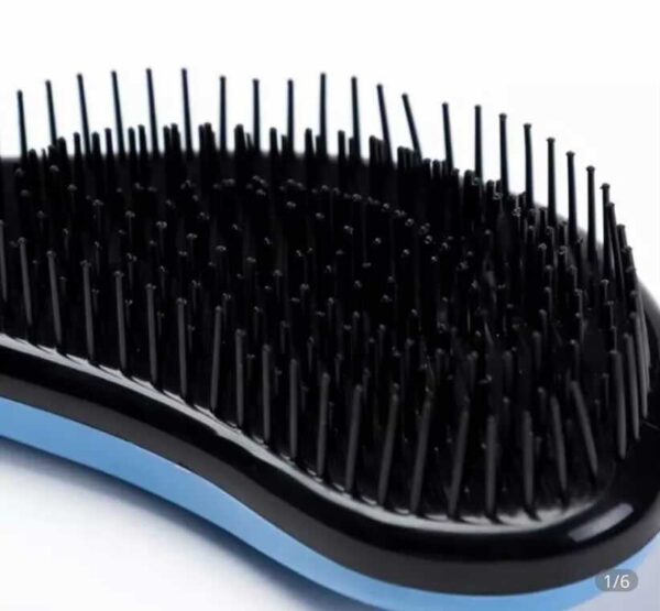 Mini-Curly Paddle Brush bristles